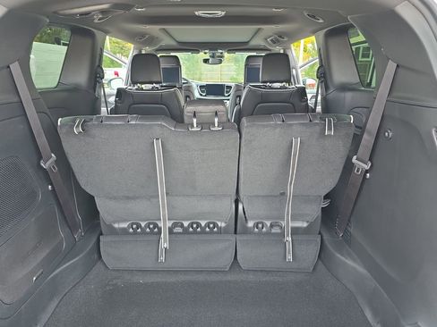New 2026 Chrysler Pacifica Limited w/ Uconnect Theater Family Group image 13