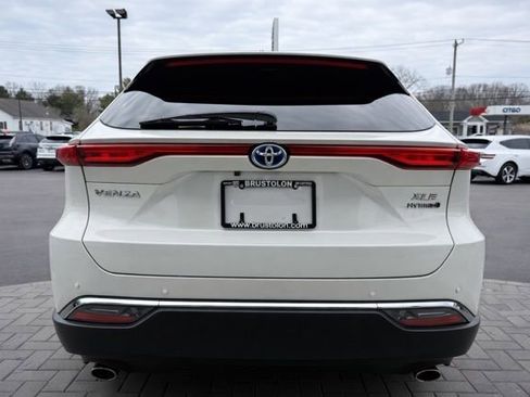 Used 2022 Toyota Venza XLE image 7