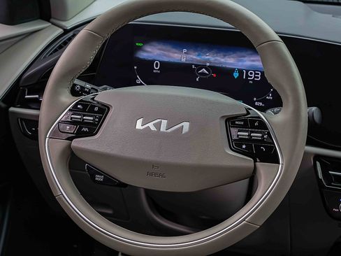 Certified 2025 Kia Niro Wave w/ Wave Preserve Package FWD image 14