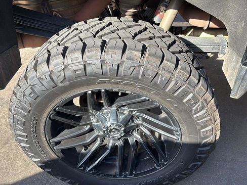 Used 2024 GMC Sierra 2500 Denali Ultimate image 8