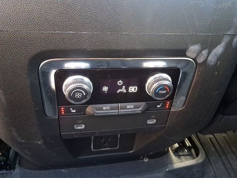 Used 2024 GMC Yukon SLT w/ SLT Premium Package image 12