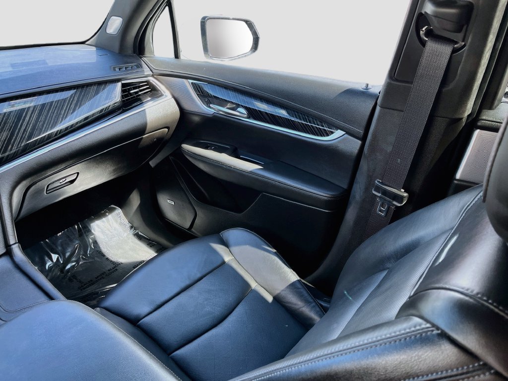 Used 2024 Cadillac XT6 Premium Luxury w/ LPO, Floor Liner Package AWD/4WD image 25