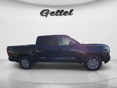 Used 2022 Toyota Tundra SR5 w/ SR5 Convenience Package image 6