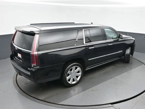 Used 2020 Cadillac Escalade ESV Premium Luxury image 36