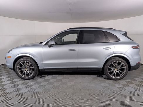 Certified 2023 Porsche Cayenne Platinum Edition image 2
