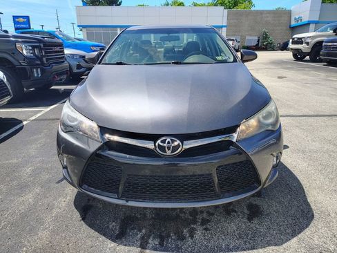 Used 2017 Toyota Camry SE w/ Moonroof Package FWD image 2