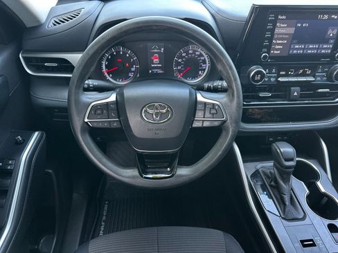 Used 2020 Toyota Highlander L image 13