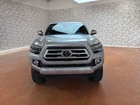 Used 2022 Toyota Tacoma Limited image 2