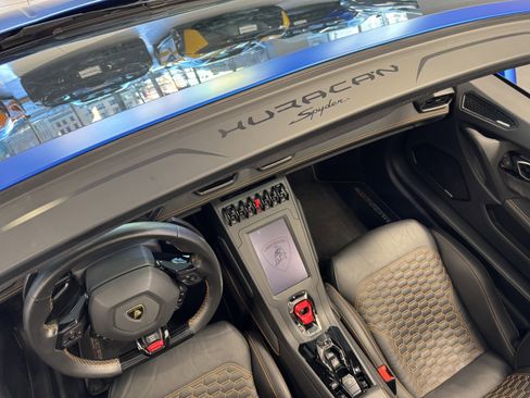 Used 2023 Lamborghini Huracan EVO image 17