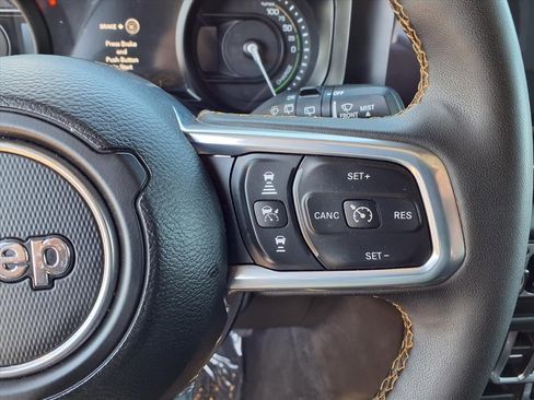 Used 2024 Jeep Wrangler Unlimited Sahara image 11