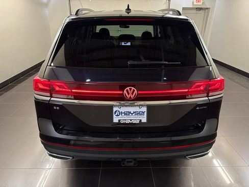 Used 2025 Volkswagen Atlas SE AWD/4WD image 5