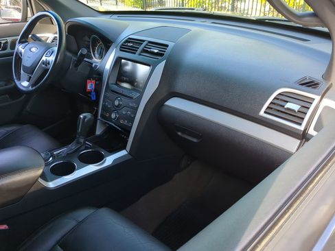 Used 2013 Ford Explorer XLT image 13