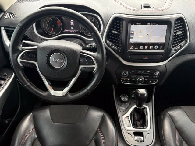 Used 2018 Jeep Cherokee Trailhawk w/ Cold Weather Group AWD/4WD image 3