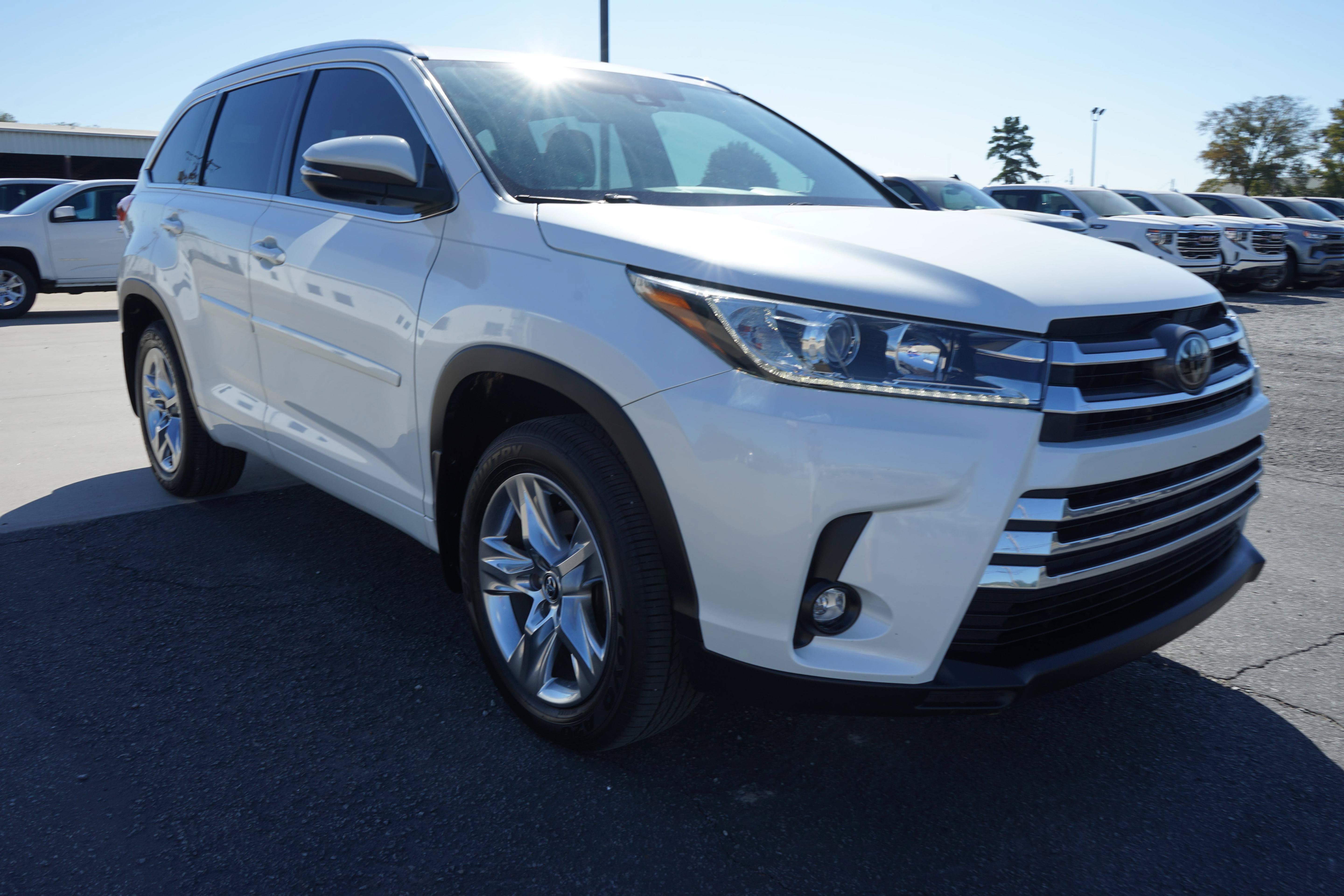 Used 2019 Toyota Highlander Limited FWD image 7