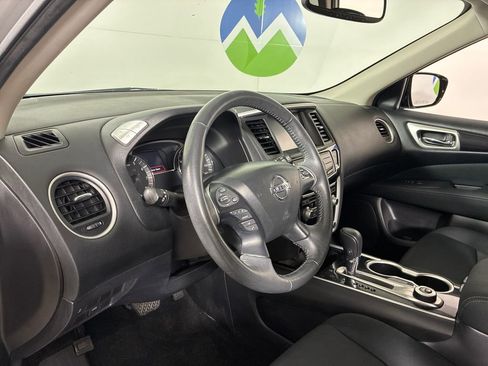 Used 2017 Nissan Pathfinder SV image 26