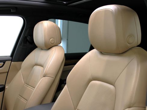 Used 2019 Porsche Cayenne image 33