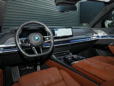 Used 2025 BMW i7 xDrive60 AWD/4WD image 27
