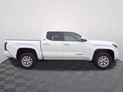 Used 2024 Toyota Tacoma SR5 AWD/4WD image 4