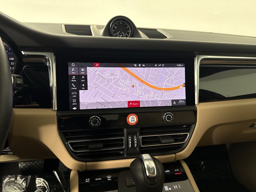 Certified 2025 Porsche Macan AWD/4WD image 26
