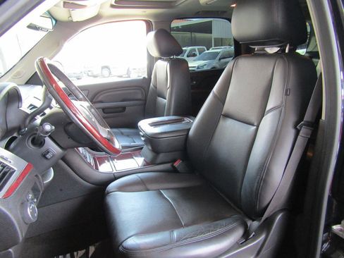Used 2013 Cadillac Escalade Premium AWD/4WD image 9