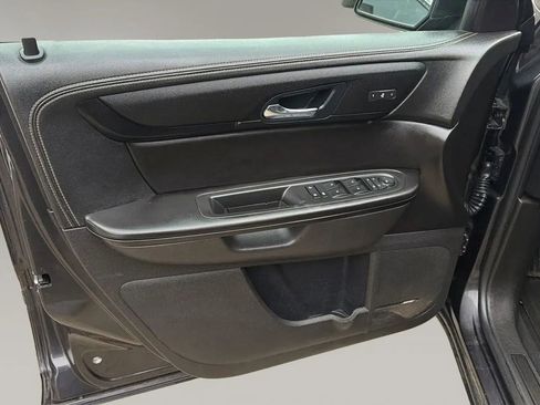 Used 2016 Chevrolet Traverse LT image 8