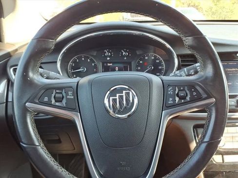 Used 2022 Buick Encore Preferred image 25