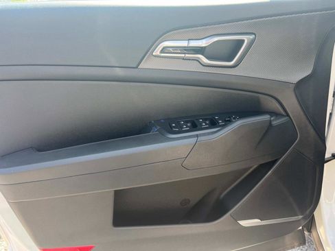 New 2025 Kia Sportage LX AWD/4WD image 22