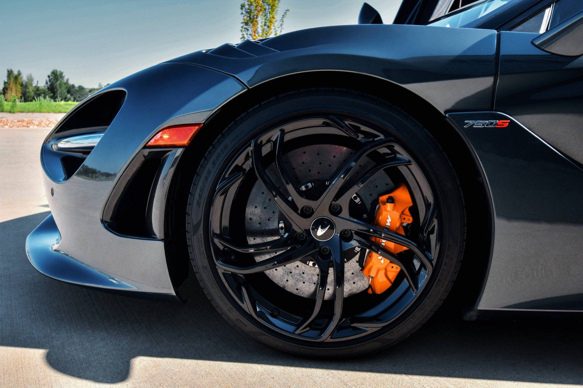 Used 2024 McLaren 750S Spider RWD image 15
