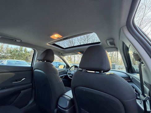 Used 2025 Hyundai Elantra SEL image 29