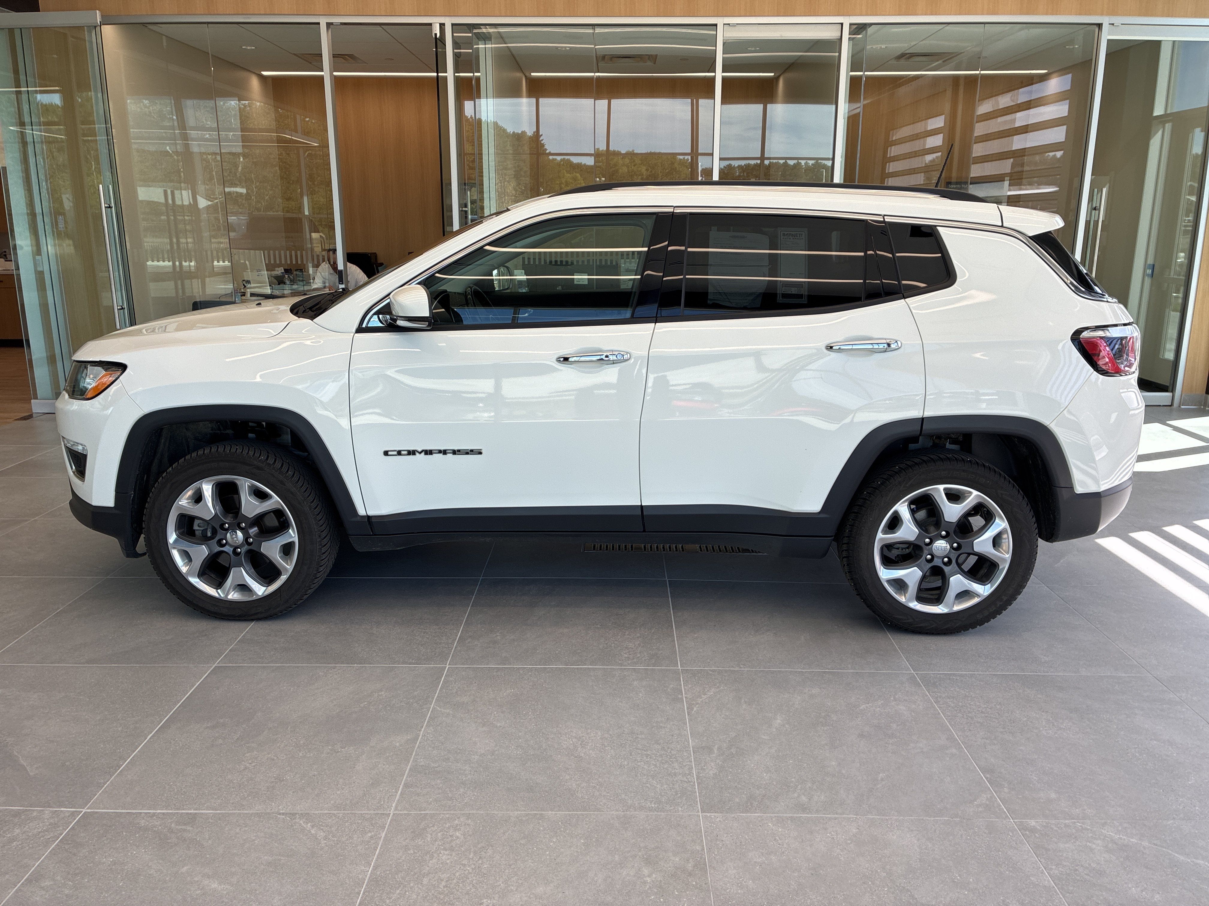 Used 2019 Jeep Compass Limited w/ Safety & Security Group AWD/4WD image 6