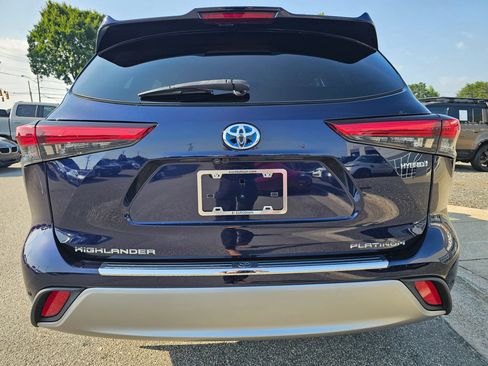 Used 2021 Toyota Highlander Platinum AWD/4WD image 4