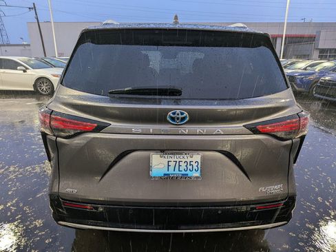 Certified 2023 Toyota Sienna Platinum image 6