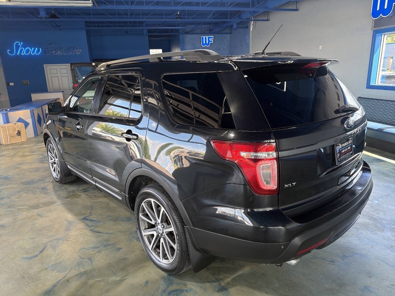 Used 2015 Ford Explorer XLT w/ Equipment Group 202A AWD/4WD image 12
