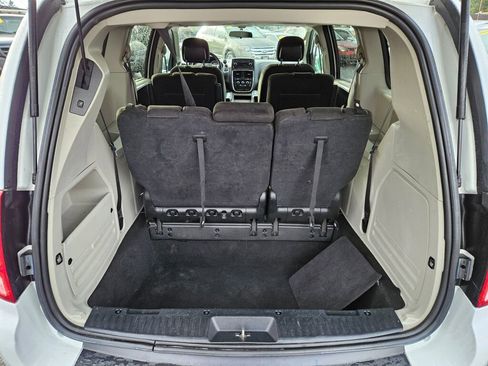 Used 2016 Dodge Grand Caravan SXT w/ Rear Park Assist Package image 9