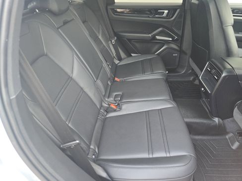 Certified 2023 Porsche Cayenne AWD/4WD image 21