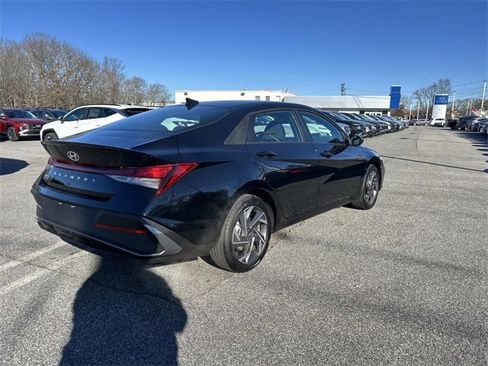 Used 2025 Hyundai Elantra Sport image 3
