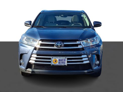 Used 2017 Toyota Highlander XLE image 2