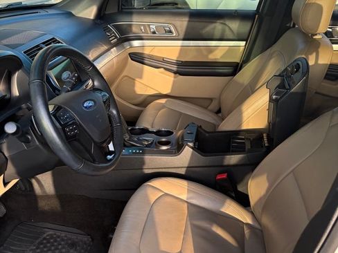 Used 2017 Ford Explorer XLT w/ Equipment Group 202A FWD image 9