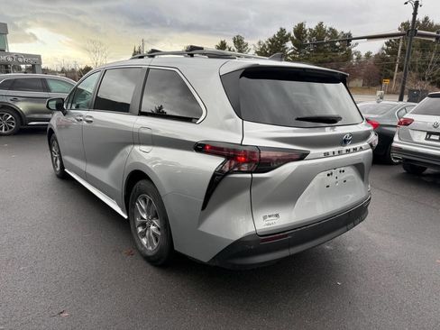 Used 2023 Toyota Sienna LE AWD/4WD image 6