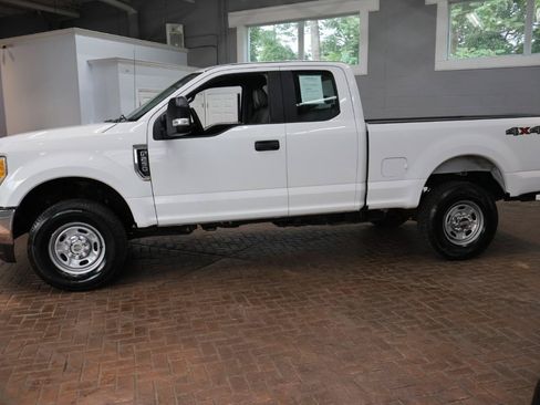 Used 2017 Ford F250 XL w/ Power Equipment Group AWD/4WD image 4