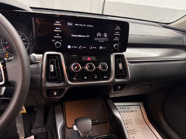 Certified 2023 Kia Sorento LX AWD/4WD image 19