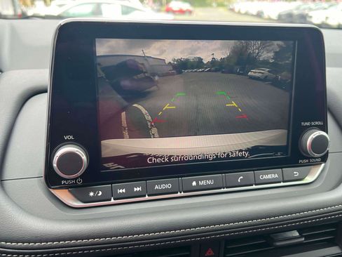 Used 2025 Nissan Rogue S image 16