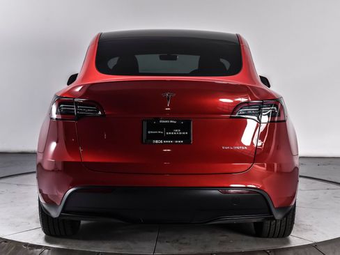Used 2023 Tesla Model Y AWD image 5