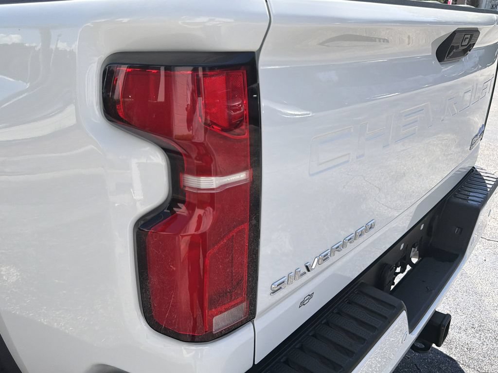 Used 2025 Chevrolet Silverado 3500 High Country w/ Technology Package AWD/4WD image 9