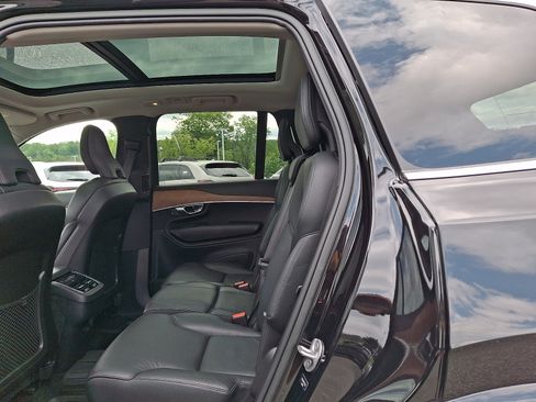 Certified 2023 Volvo XC90 B6 Plus w/ Protection Package Premier AWD/4WD image 11