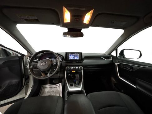 Used 2021 Toyota RAV4 LE image 17