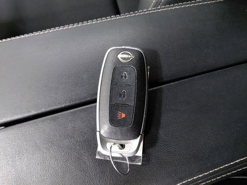 Used 2023 Nissan Rogue S image 31