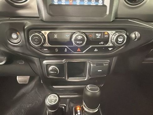 Used 2022 Jeep Gladiator Sport AWD/4WD image 21