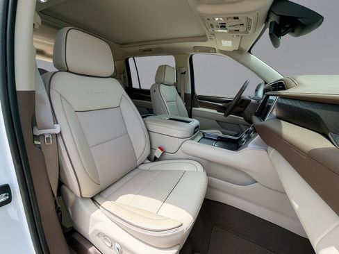 Used 2023 GMC Yukon XL Denali AWD/4WD image 16