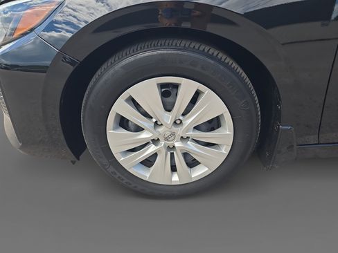 Certified 2025 Nissan Sentra S FWD image 10